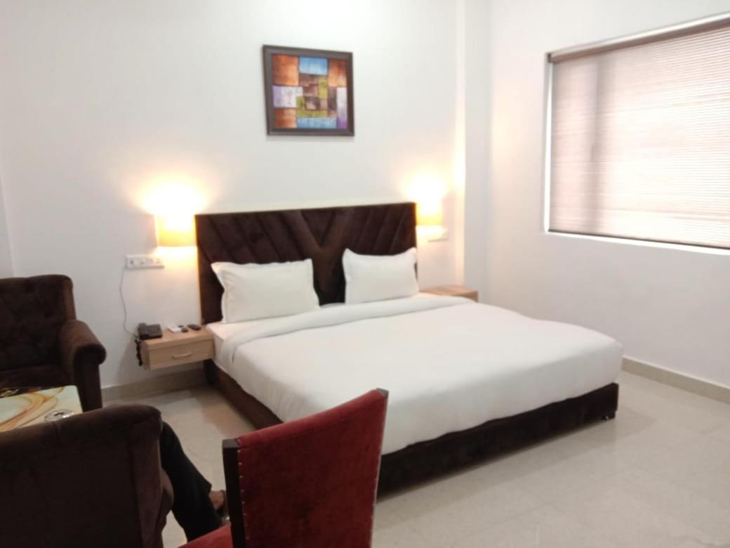 Hotel Lake View By Bookingcare Chhatarpur Exterior photo